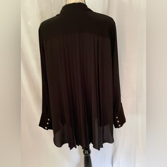 CHICOS SIZE 3 BLACK LONG SLEEVED BUTTON UP SHIRT - Picture 3 of 5